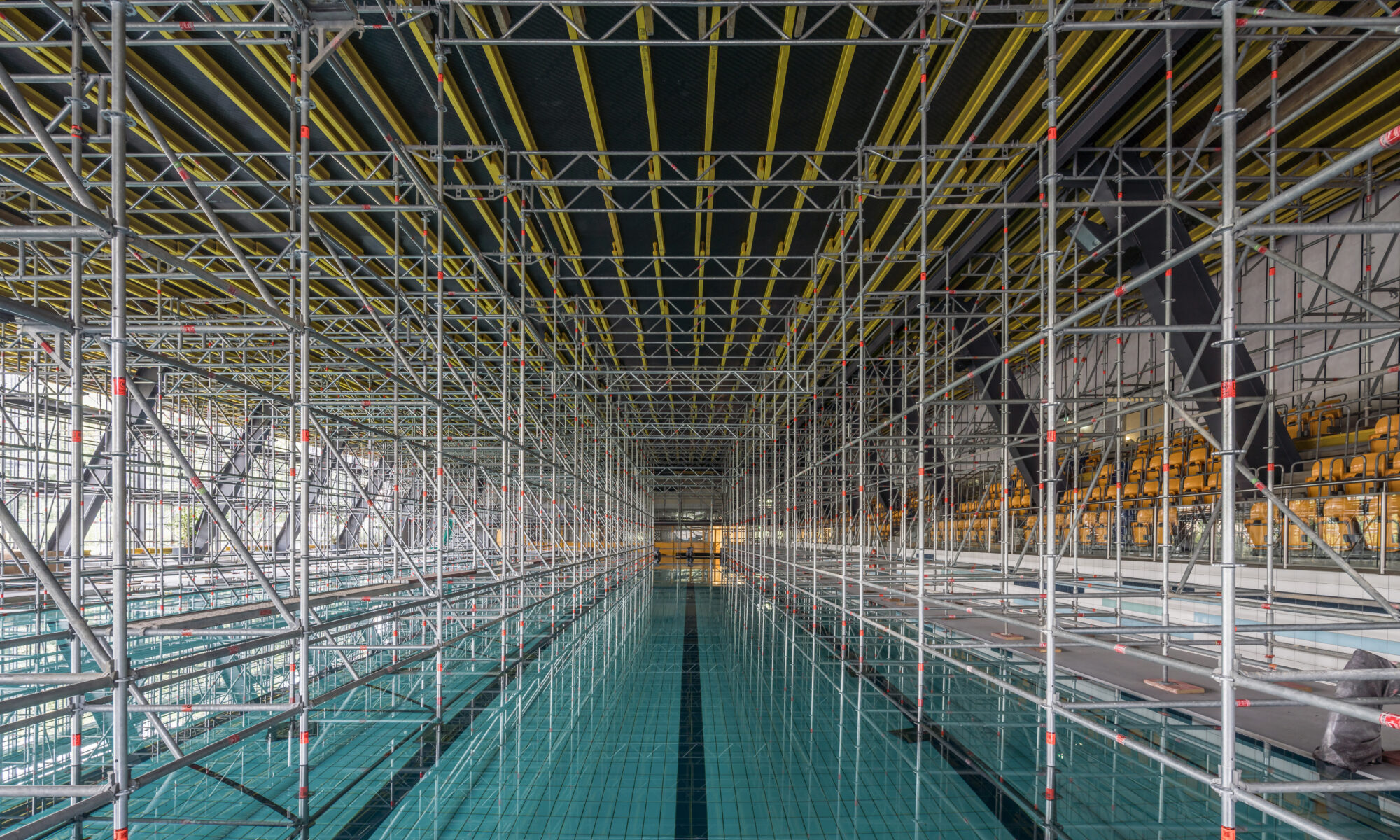 Hofwiesenbad Gera mit Gerüst