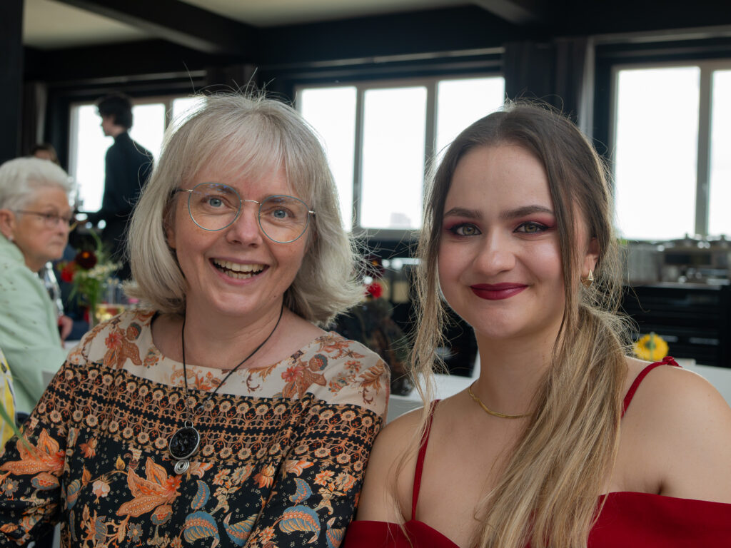 Lisa und Christiane zur Abschlussfeier
