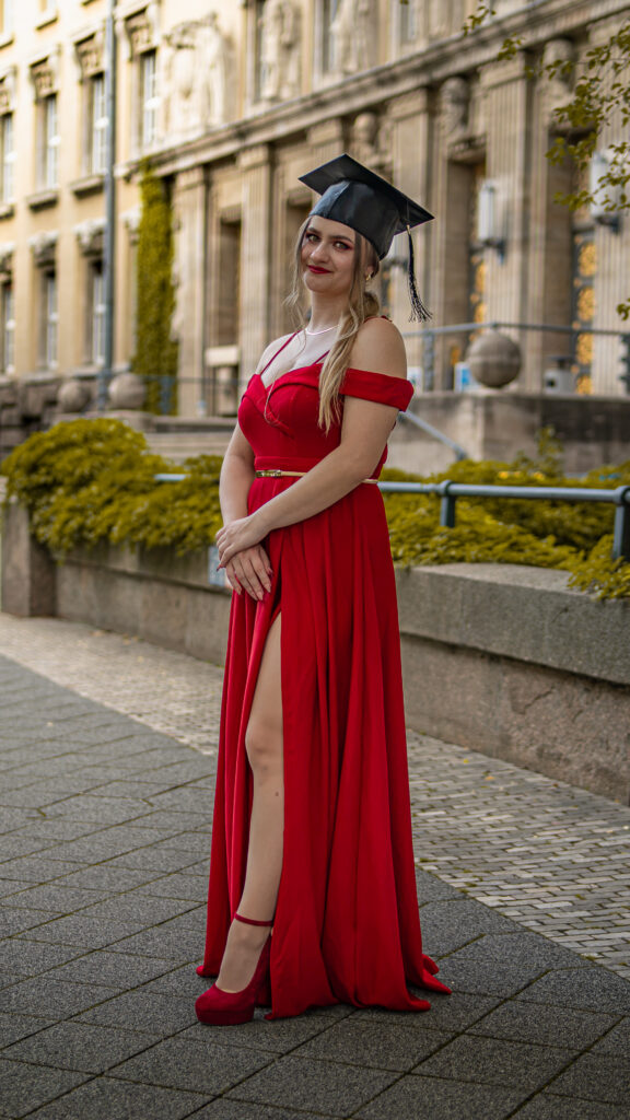 Lisa Weschke bei ihrer Graduierungsfeier zum Bachelor of Arts Architektur